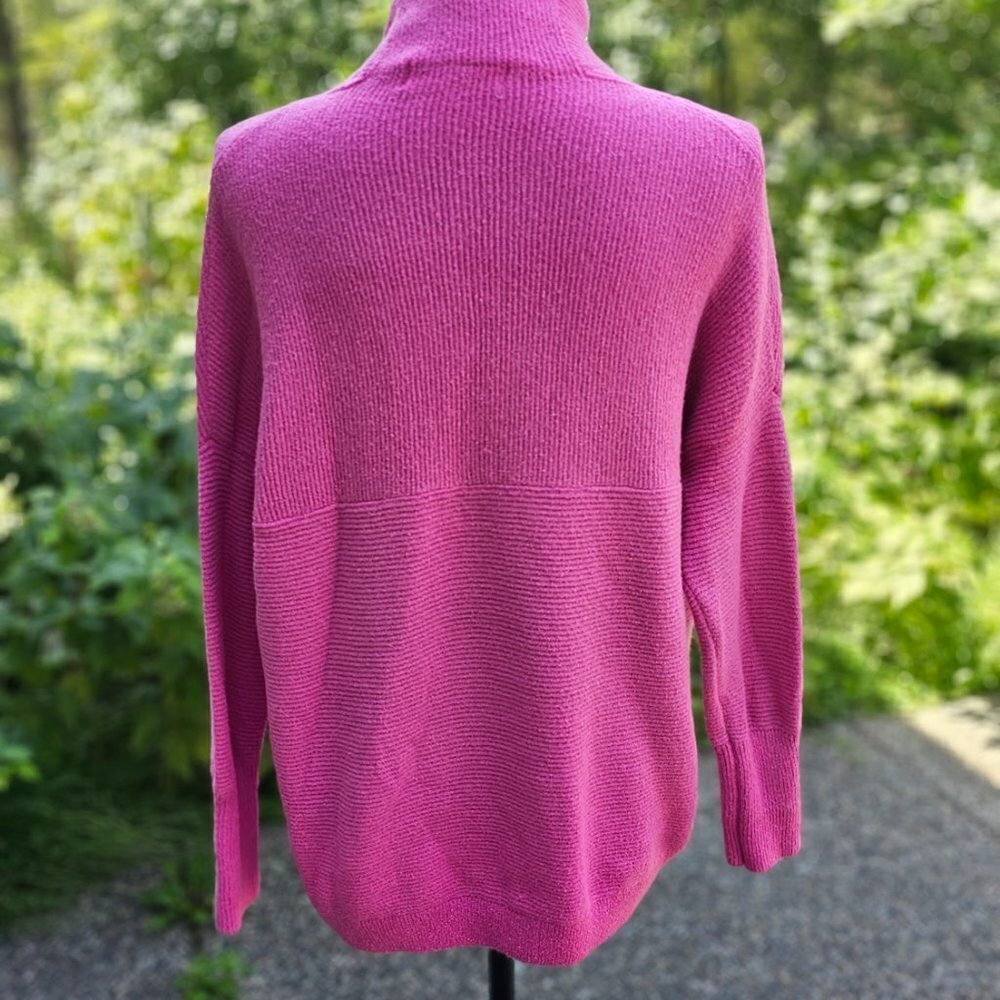 Chelsea & Theodore Pink Sweater For Women, Winter/Fall Sweater, Size XS - Picture 5 of 8